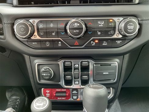 New 2025 Jeep Gladiator Rubicon image 23