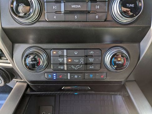 Used 2021 Ford F250 Platinum w/ FX4 Off-Road Package image 28