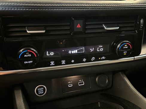 Used 2021 Nissan Rogue SV AWD/4WD image 15