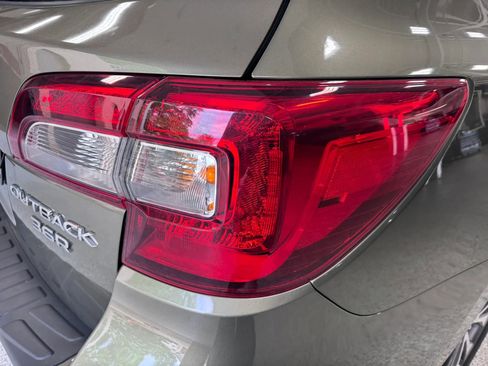 Used 2017 Subaru Outback 3.6R Touring AWD/4WD image 11
