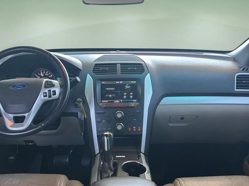 Used 2015 Ford Explorer XLT w/ Equipment Group 202B image 7