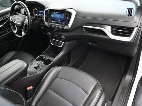 Used 2024 GMC Terrain SLT image 30