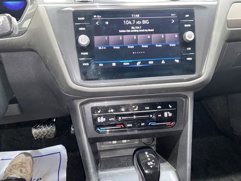 Used 2023 Volkswagen Tiguan SE image 11