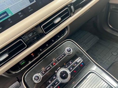 Used 2023 Lincoln Nautilus FWD w/ Premium Package image 28