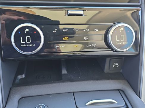 New 2025 Land Rover Discovery S image 26