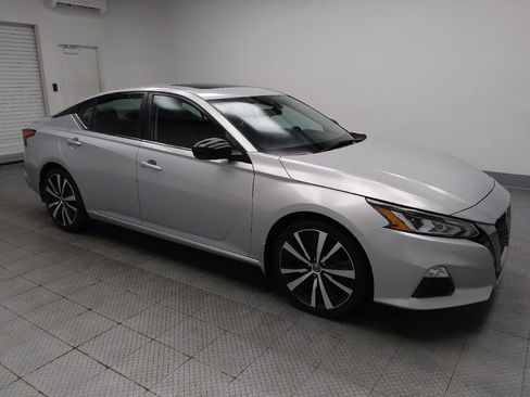 Used 2020 Nissan Altima 2.5 SR w/ Premium Package FWD image 11