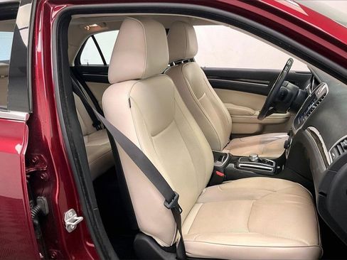 Used 2018 Chrysler 300 Limited w/ Light Group image 6