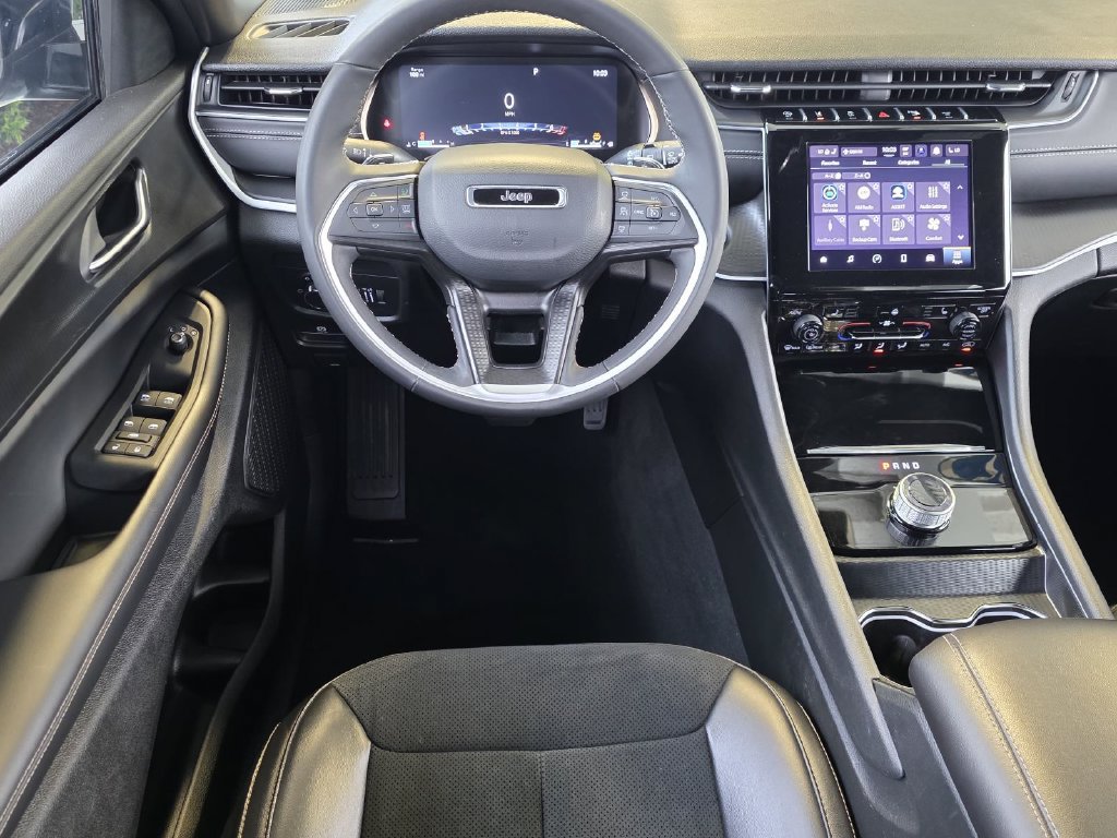 Used 2025 Jeep Grand Cherokee L Altitude RWD image 12