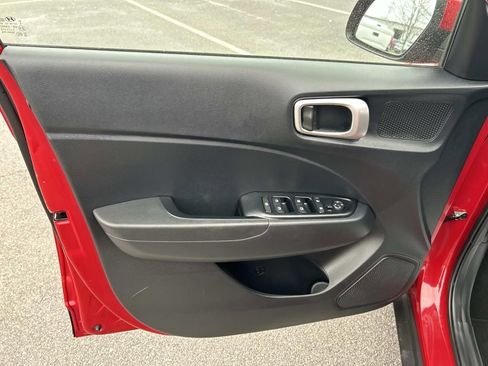 Used 2022 Hyundai Venue SE image 20