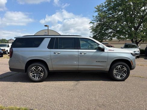 Used 2025 Chevrolet Suburban Z71 AWD/4WD image 4