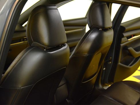 Used 2020 MAZDA MAZDA3 Hatchback w/ Premium Package image 31