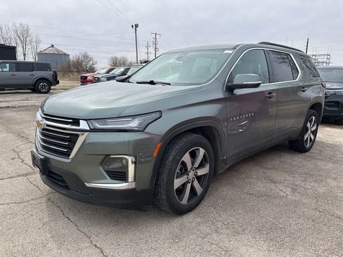 Used 2022 Chevrolet Traverse LT w/ LT Premium Package image 13