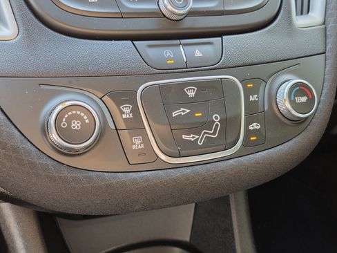 Used 2022 Chevrolet Malibu RS FWD image 28