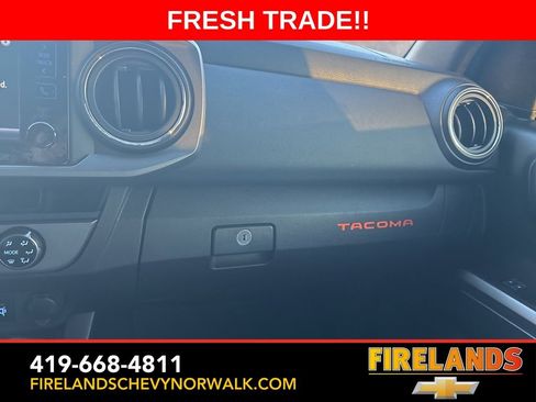 Used 2018 Toyota Tacoma TRD Sport image 22