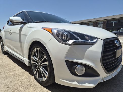 Used 2016 Hyundai Veloster Turbo w/ Option Group 04 FWD image 7