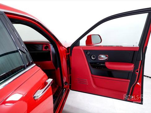 Certified 2024 Rolls-Royce Phantom Extended Wheelbase w/ The Phantom Package image 36