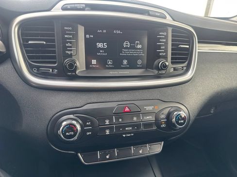 Used 2018 Kia Sorento FWD image 22