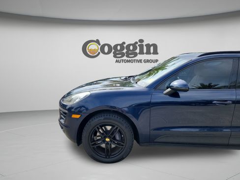 Used 2017 Porsche Macan AWD/4WD image 32