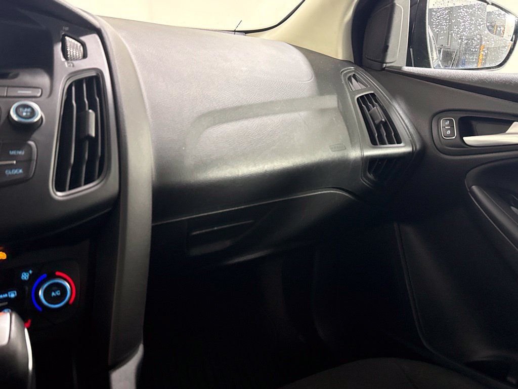 Used 2016 Ford Focus SE FWD image 28