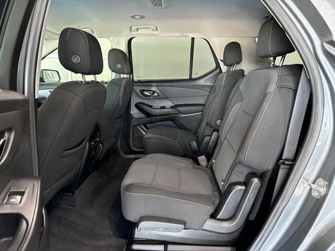 Certified 2021 Chevrolet Traverse LT image 6