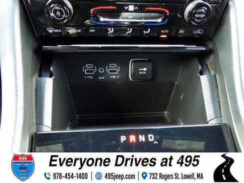 Used 2025 Jeep Grand Cherokee Laredo X AWD/4WD image 30