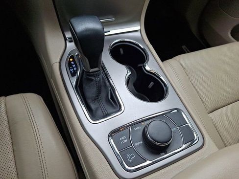 Certified 2019 Jeep Grand Cherokee Limited w/ Luxury Group II image 21