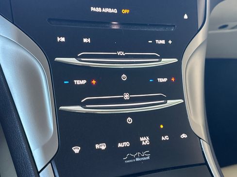 Used 2013 Lincoln MKZ FWD image 18