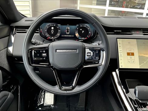 Used 2025 Land Rover Range Rover Sport SE image 5