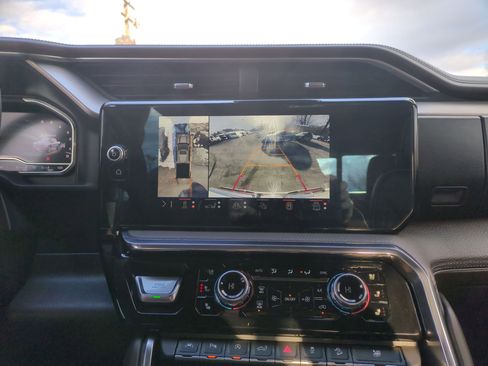 Used 2024 GMC Sierra 1500 Denali w/ Technology Package image 11