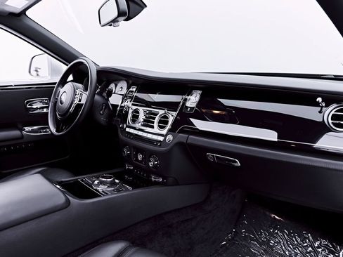 Used 2015 Rolls-Royce Ghost RWD image 55