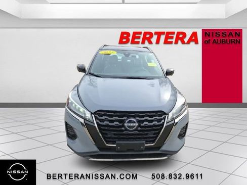 Used 2024 Nissan Kicks SR w/ SR Premium Package image 3