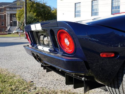 Used 2005 Ford GT image 21