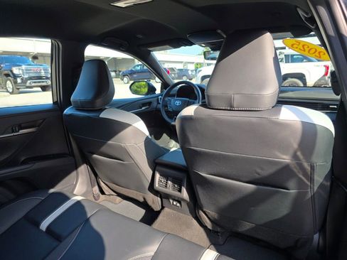 Used 2025 Toyota Camry SE w/ Convenience Package FWD image 16