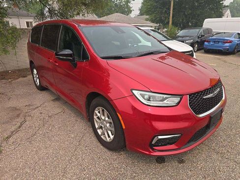 Used 2025 Chrysler Pacifica Select FWD image 6