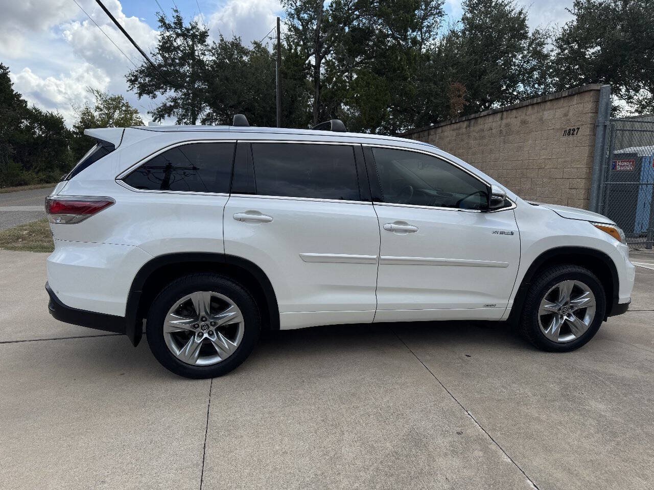 Used 2016 Toyota Highlander Limited Platinum AWD/4WD image 16
