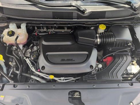 Used 2023 Chrysler Pacifica Touring-L FWD image 34