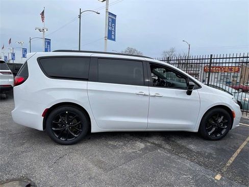 New 2026 Chrysler Pacifica Limited w/ S Appearance Package FWD image 22