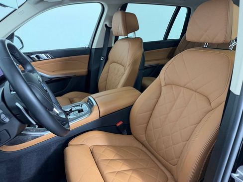 Used 2025 BMW X7 xDrive40i w/ Premium Package AWD/4WD image 5