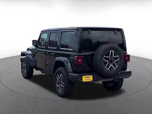 Used 2025 Jeep Wrangler Unlimited Sahara AWD/4WD image 9