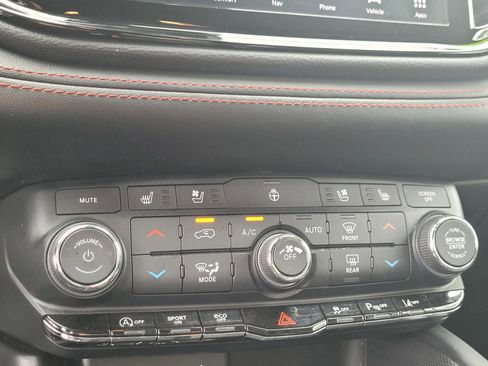 Used 2025 Dodge Durango GT image 23