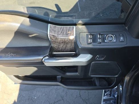 Used 2018 Ford F350 Lariat w/ Chrome Package image 10