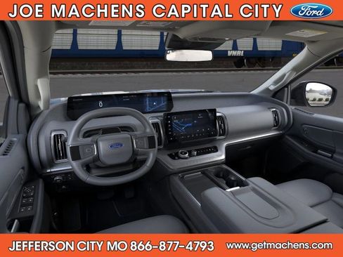 New 2026 Ford Expedition Active image 10