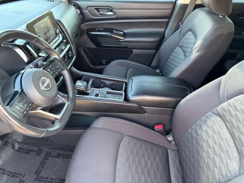 Used 2022 Nissan Pathfinder SV FWD image 14