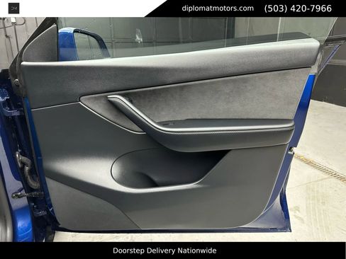 Used 2022 Tesla Model Y Long Range image 23