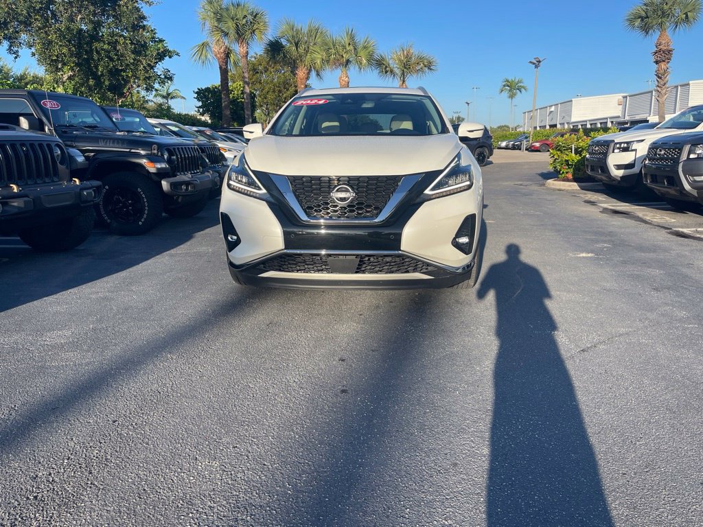 Used 2024 Nissan Murano Platinum w/ Cargo Package FWD image 2