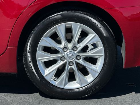 Used 2014 Lexus ES 300h w/ Luxury Package w/Bamboo Trim FWD image 31