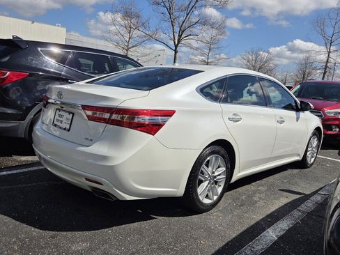 Used 2015 Toyota Avalon XLE image 4