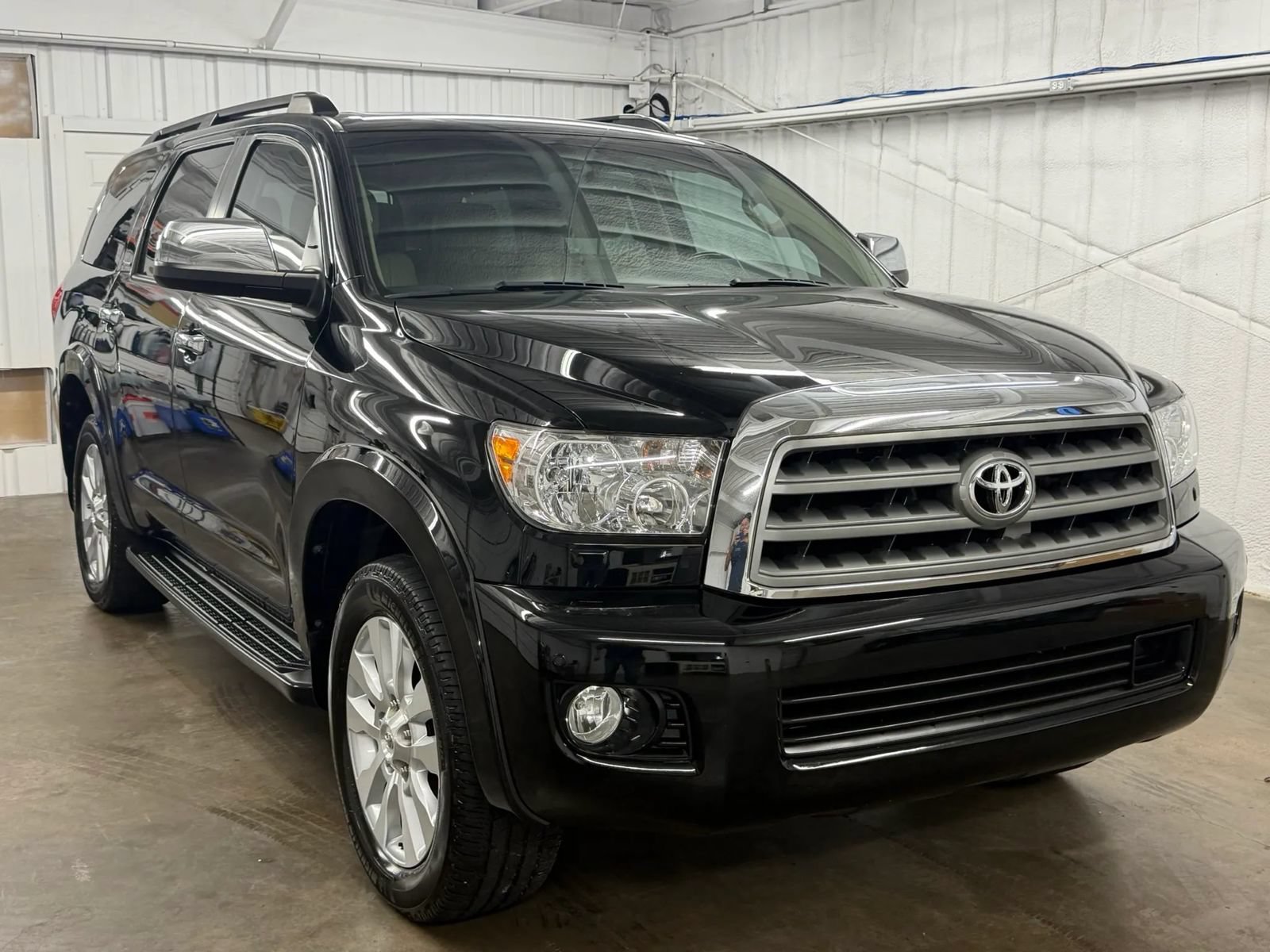 Used 2017 Toyota Sequoia Platinum AWD/4WD image 2