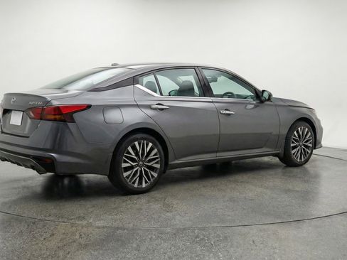 Used 2025 Nissan Altima 2.5 SV image 9