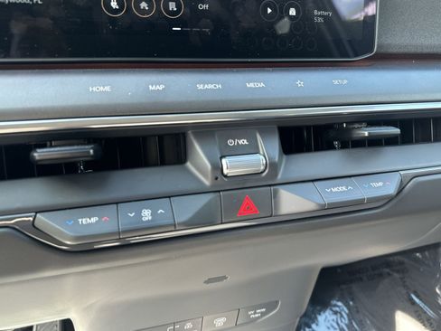 Certified 2026 Kia EV9 Land image 17